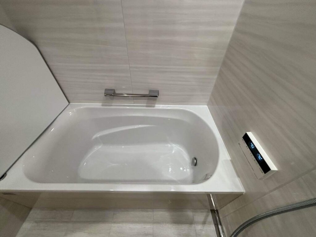 ラウンド浴槽<br />
<br />
 アクリル人造大理石 <br />
浴槽カラー クリスタルパールホワイト