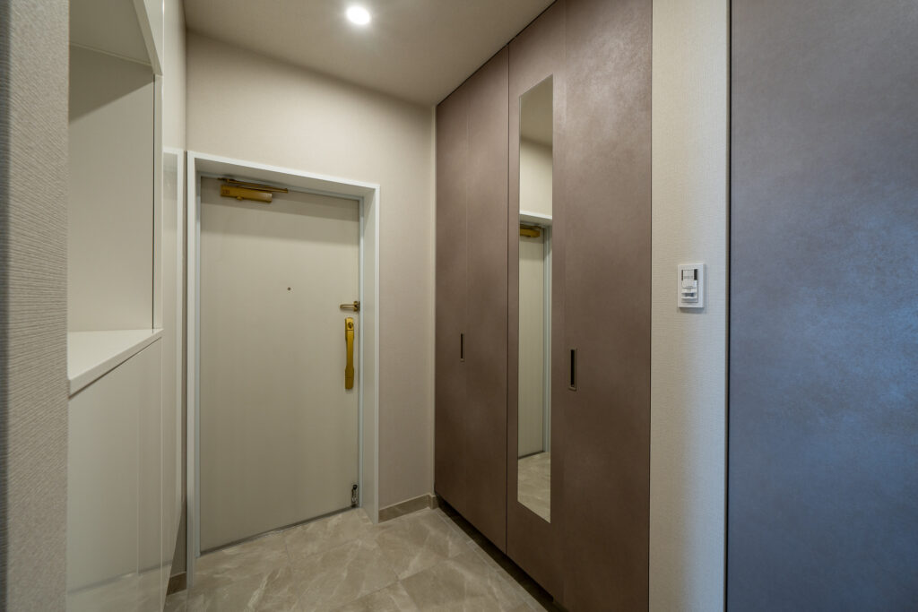 玄関タイル<br />
<br />
BTYF203P4　グレージュ