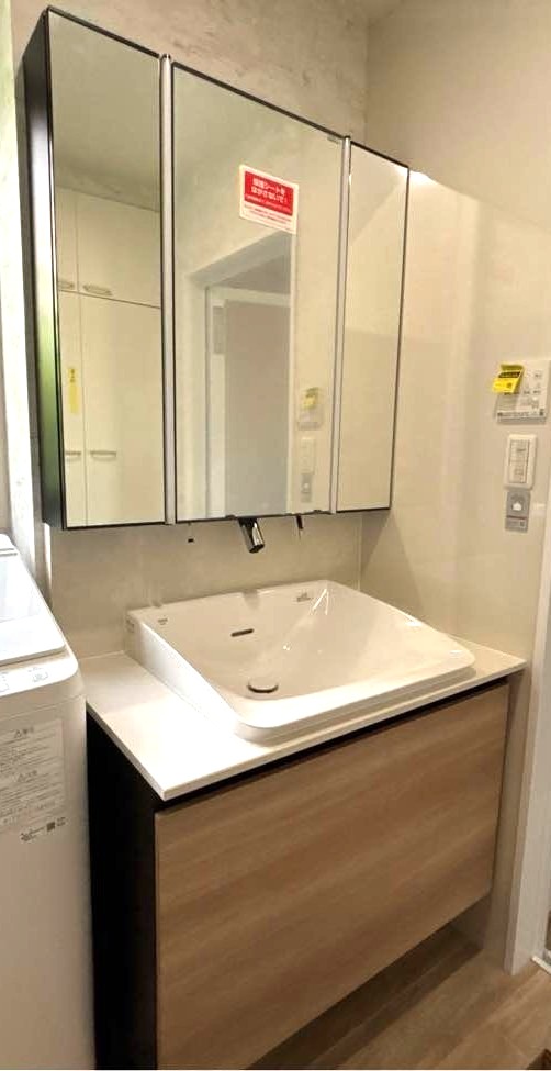 ハイバックベッセルボウル<br />
<br />
扉カラーライトオーク