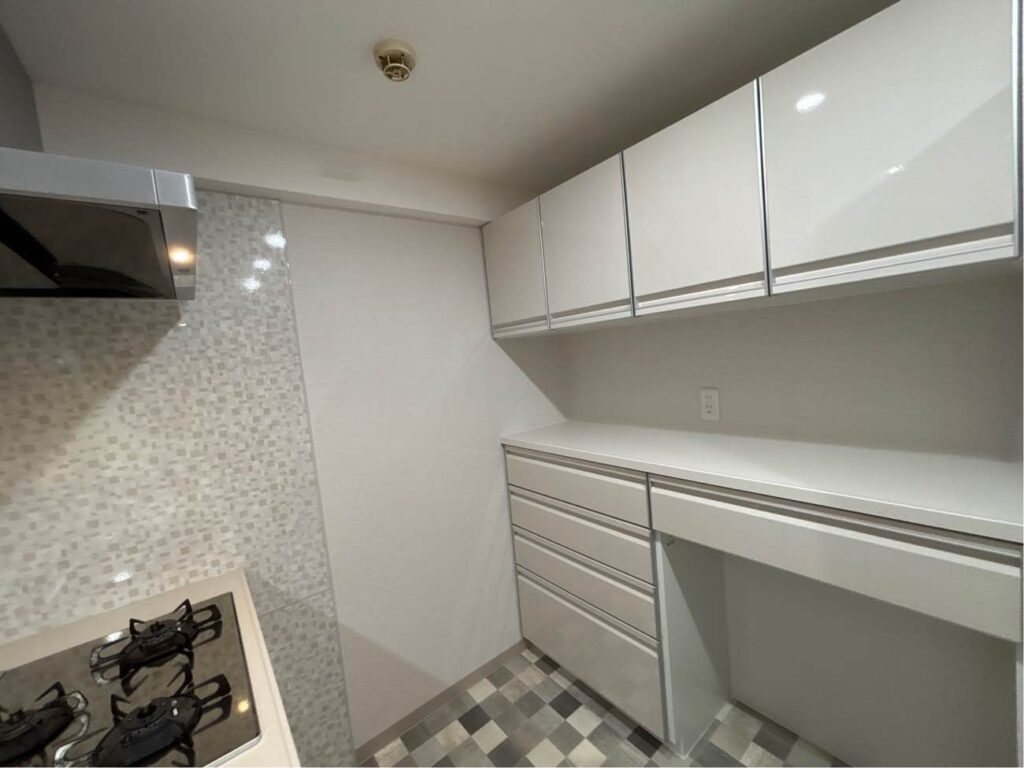 カップボードカラー　フローラルアイボリー